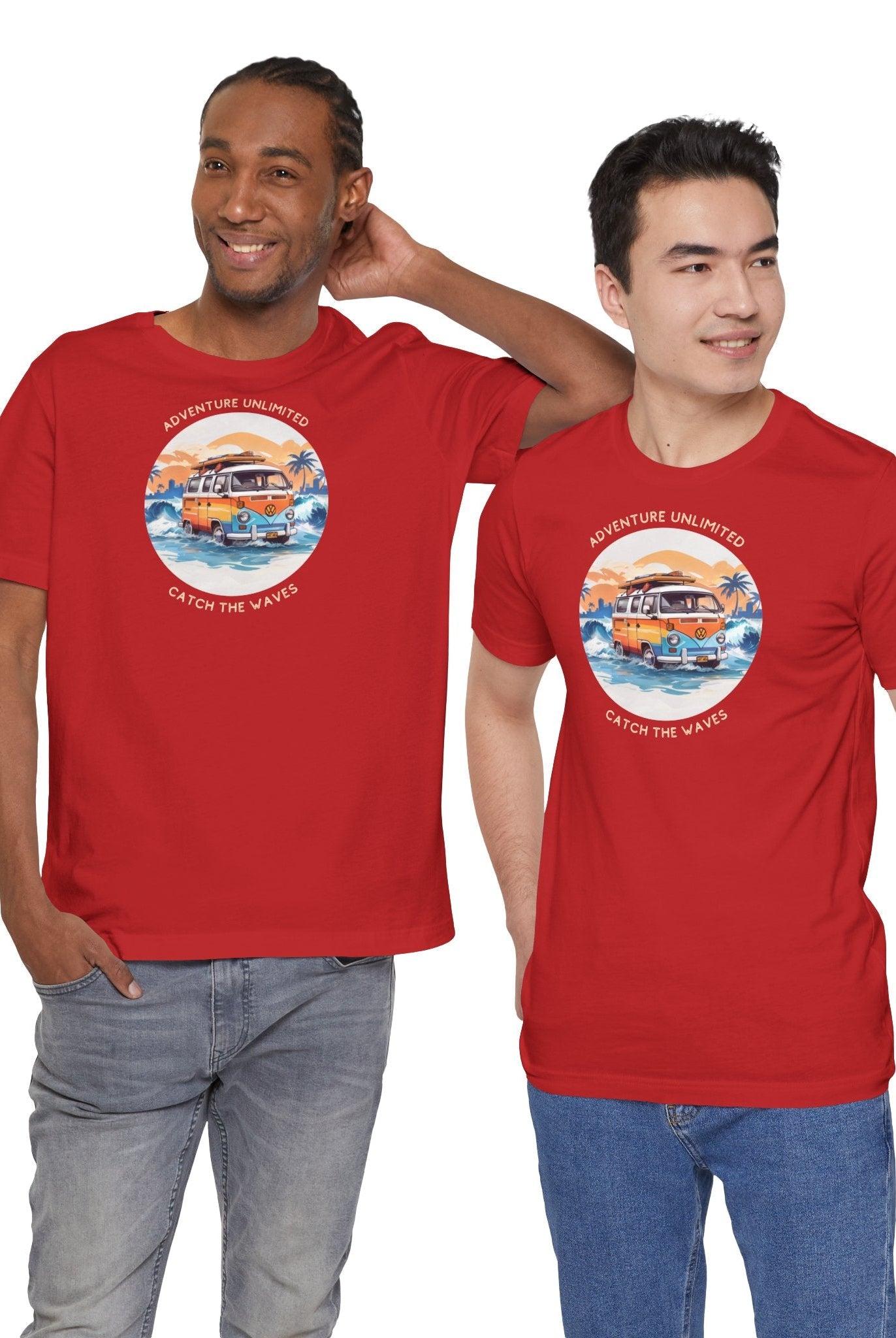 Adventure Unlimited - Surfing T-Shirt - Soulshinecreators - Bella & Canvas - EU - Two men in red t-shirts with ’the best day ever’ printed
